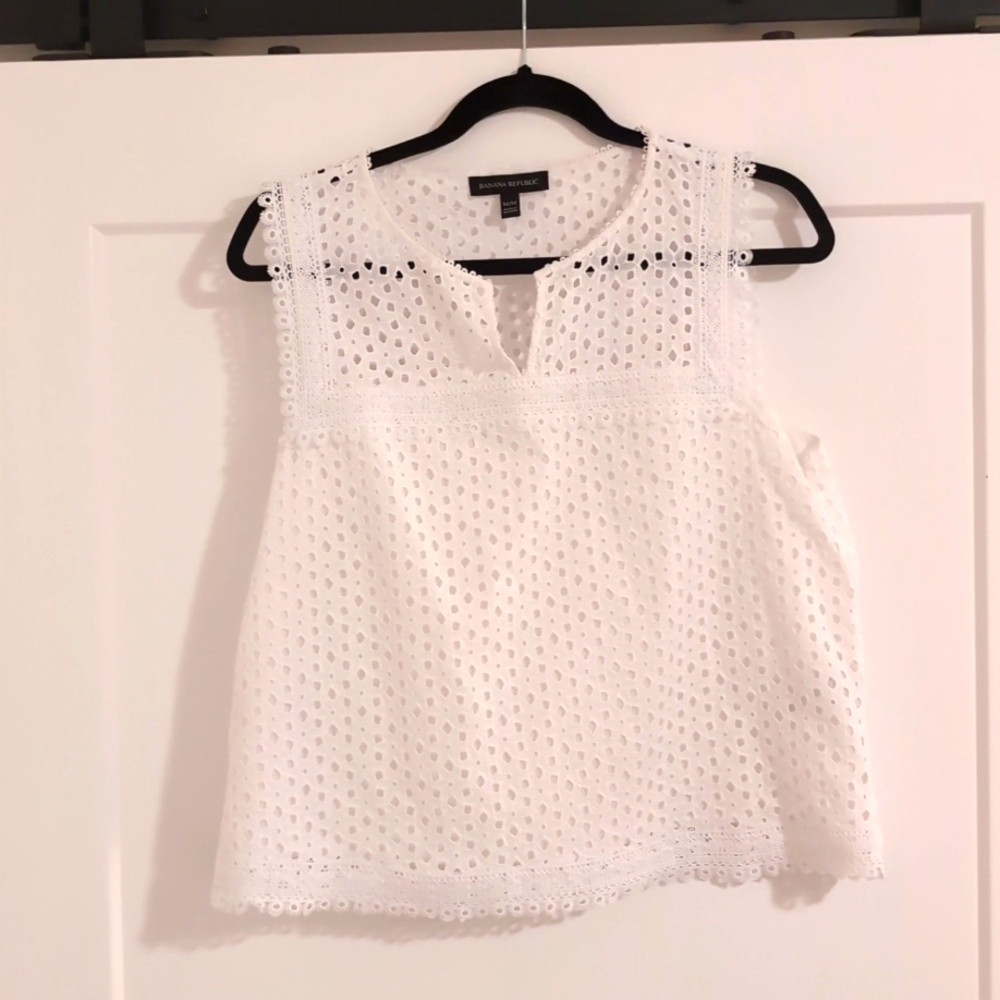 White cut-out 100% cotton blouse, Banana Republic, size M, like new condition